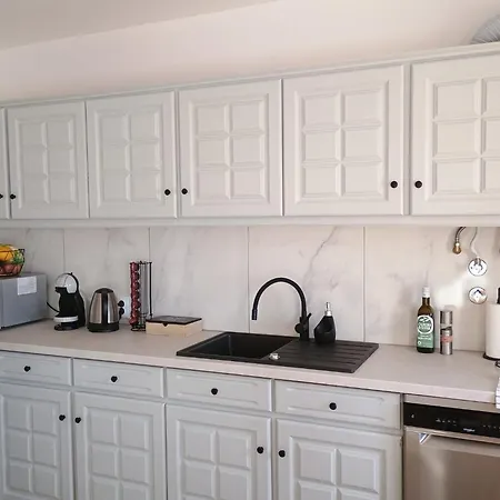 Sweet Pear With Garage Apartman